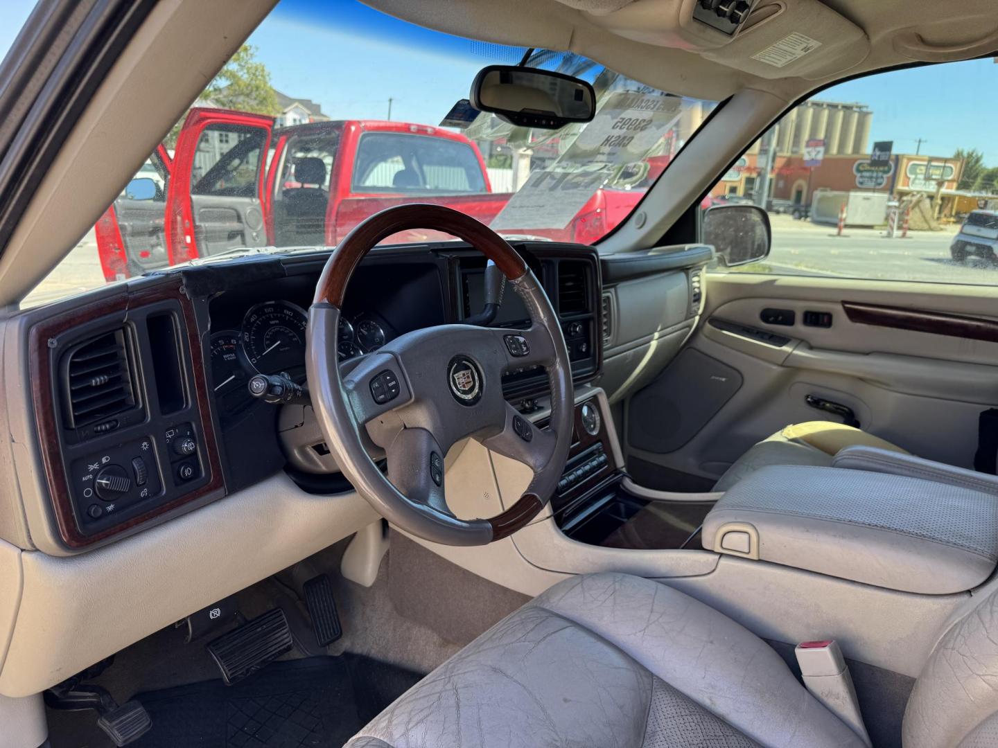 2005 Maroon Cadillac Escalade 2WD (1GYEC63N95R) with an 6.0L V8 OHV 16V engine, Automatic transmission, located at 3624 Hemphill St., Fort Worth, TX, 76110, (817) 926-8921, 32.696205, -97.331985 - Photo#3