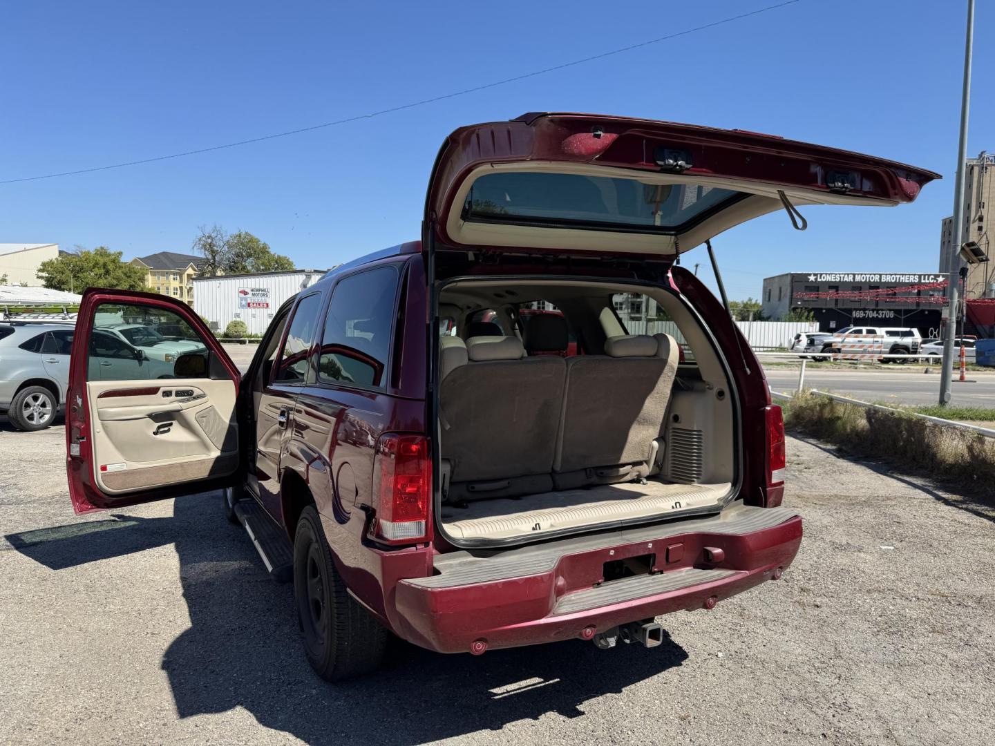 2005 Maroon Cadillac Escalade 2WD (1GYEC63N95R) with an 6.0L V8 OHV 16V engine, Automatic transmission, located at 3624 Hemphill St., Fort Worth, TX, 76110, (817) 926-8921, 32.696205, -97.331985 - Photo#5