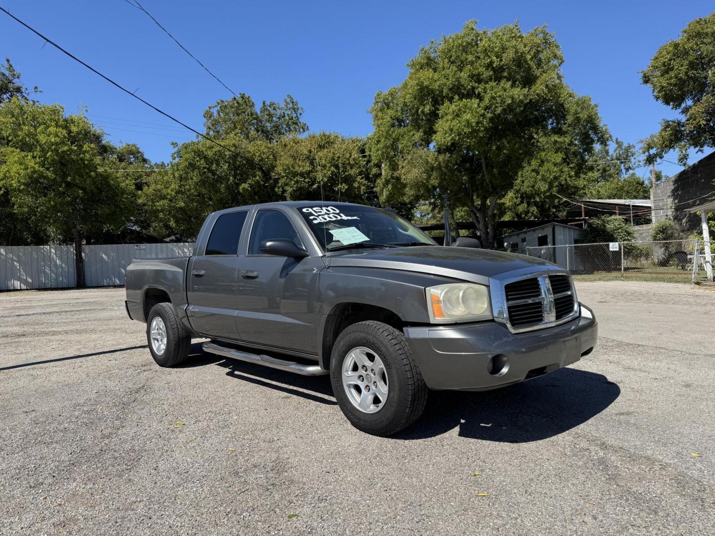 2007 Gray Dodge Dakota SLT Quad Cab 2WD (1D7HE48P37S) with an 4.7L V8 FFV engine, Automatic transmission, located at 3624 Hemphill St., Fort Worth, TX, 76110, (817) 926-8921, 32.696205, -97.331985 - Photo#1