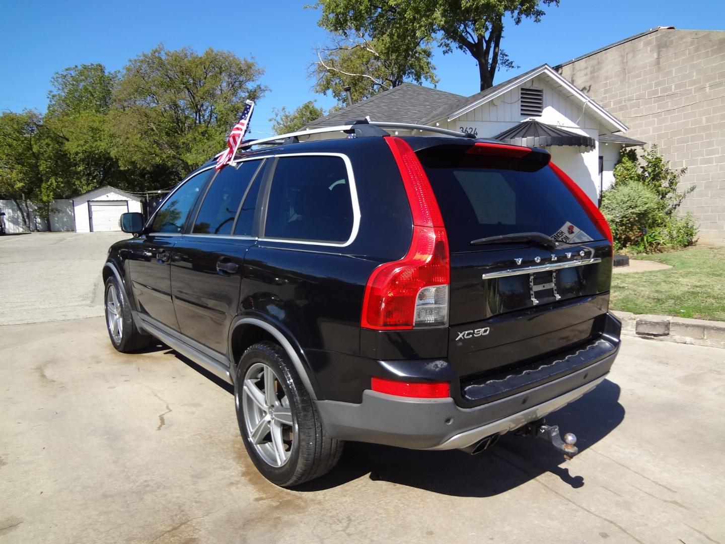 2011 Black Volvo XC90 3.2 FWD 7-Passenger R-Design (YV4952CF7B1) with an 3.2L L6 DOHC 24V engine, Automatic transmission, located at 3624 Hemphill St., Fort Worth, TX, 76110, (817) 926-8921, 32.696205, -97.331985 - Photo#2