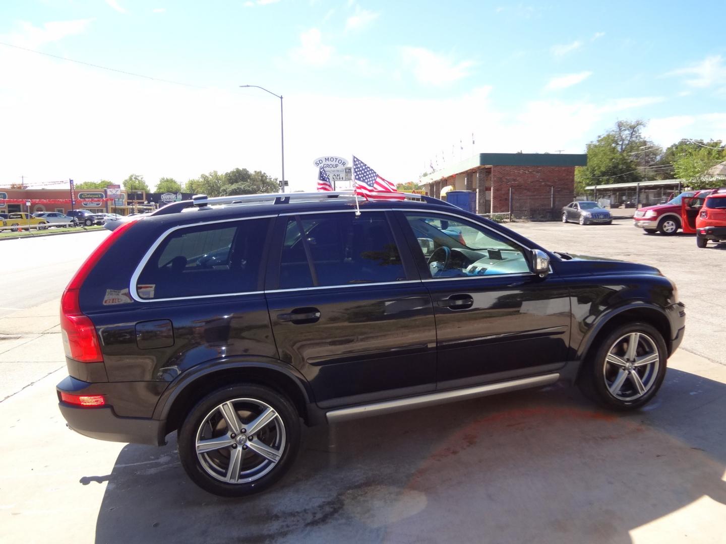 2011 Black Volvo XC90 3.2 FWD 7-Passenger R-Design (YV4952CF7B1) with an 3.2L L6 DOHC 24V engine, Automatic transmission, located at 3624 Hemphill St., Fort Worth, TX, 76110, (817) 926-8921, 32.696205, -97.331985 - Photo#3