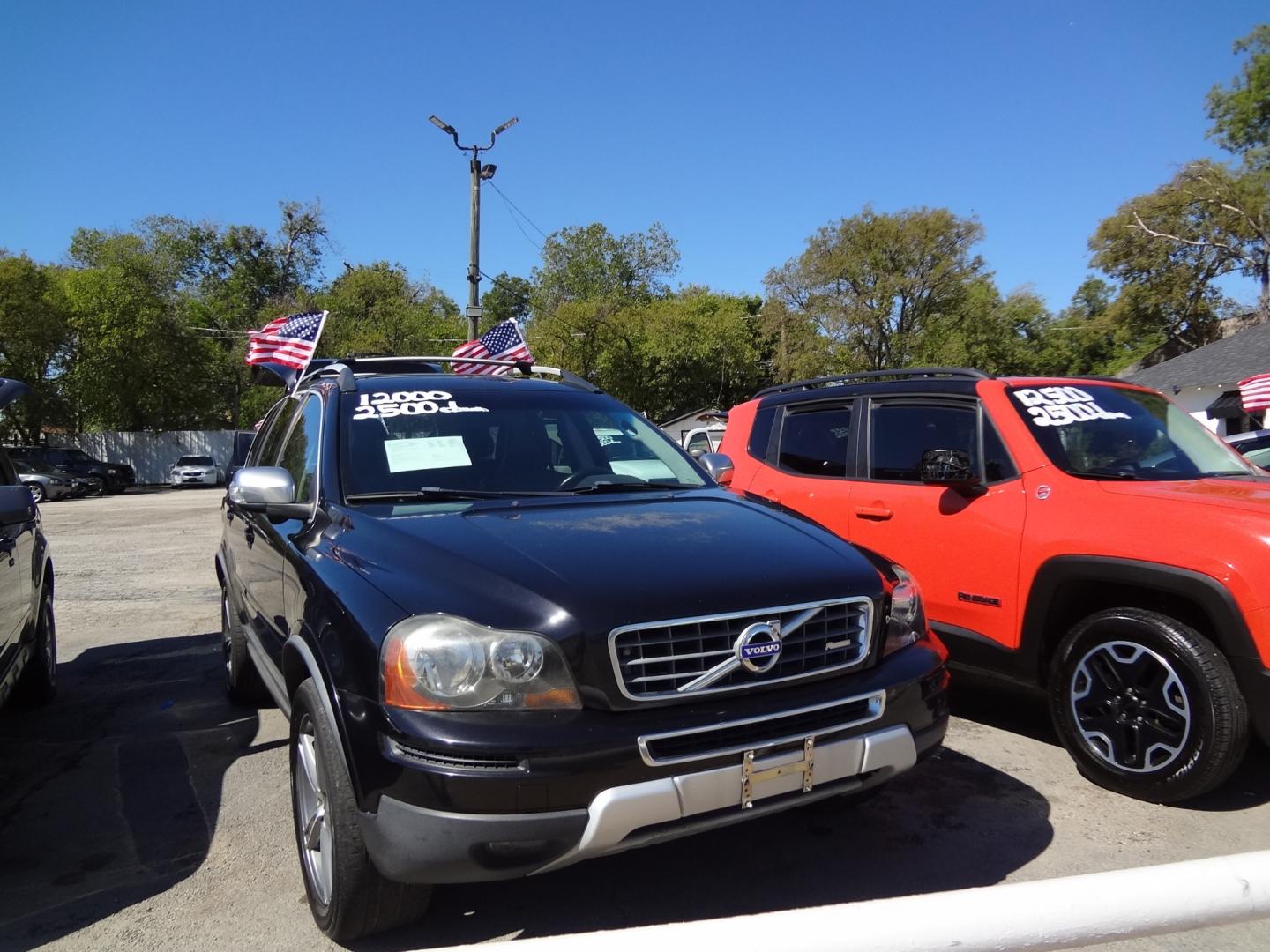 2011 Black Volvo XC90 3.2 FWD 7-Passenger R-Design (YV4952CF7B1) with an 3.2L L6 DOHC 24V engine, Automatic transmission, located at 3624 Hemphill St., Fort Worth, TX, 76110, (817) 926-8921, 32.696205, -97.331985 - Photo#8