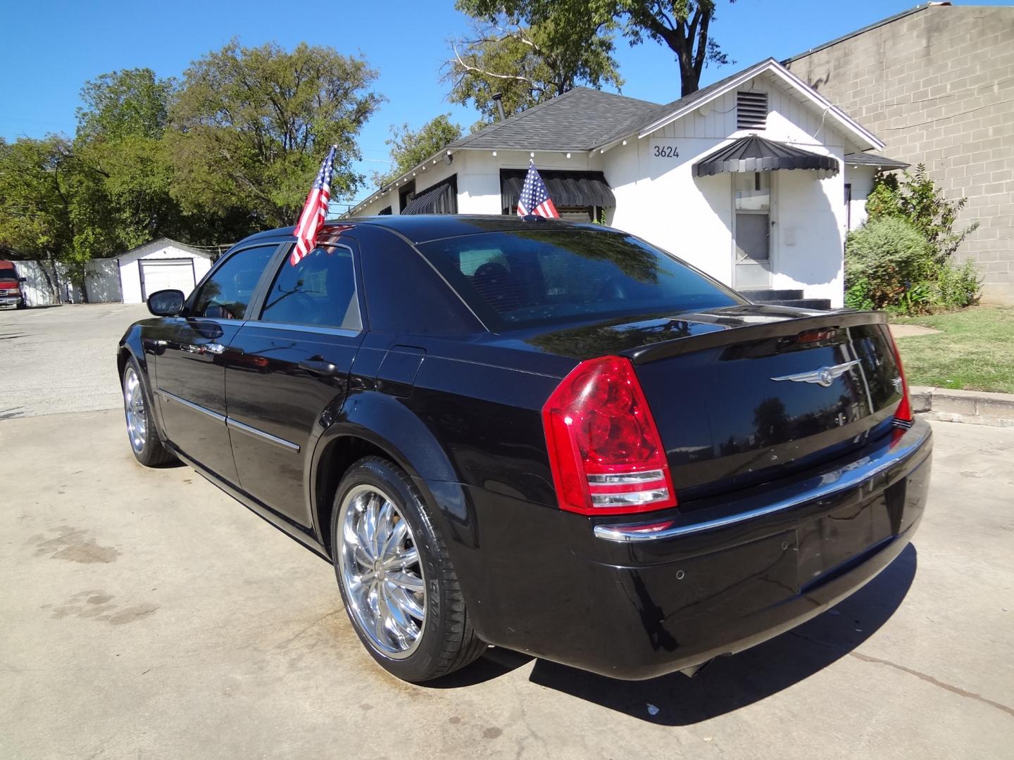 2010 Black Chrysler 300 C HEMI RWD (2C3CA6CT9AH) with an 5.7L V8 OHV 16V engine, Automatic transmission, located at 3624 Hemphill St., Fort Worth, TX, 76110, (817) 926-8921, 32.696205, -97.331985 - Photo#2