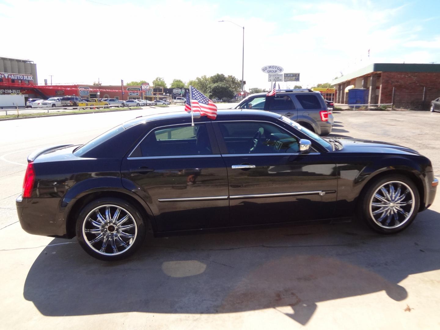 2010 Black Chrysler 300 C HEMI RWD (2C3CA6CT9AH) with an 5.7L V8 OHV 16V engine, Automatic transmission, located at 3624 Hemphill St., Fort Worth, TX, 76110, (817) 926-8921, 32.696205, -97.331985 - Photo#3