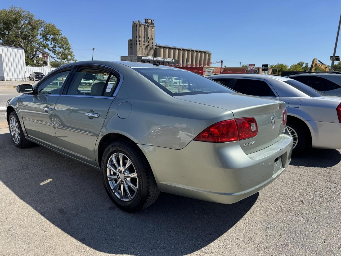 2007 Green Buick Lucerne (1G4HD57247U) , Automatic transmission, located at 3624 Hemphill St., Fort Worth, TX, 76110, (817) 926-8921, 32.696205, -97.331985 - Photo#5