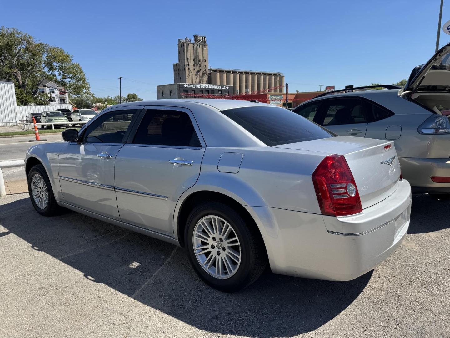 2010 Silver Chrysler 300 Touring (2C3CA5CV9AH) with an 3.5L V6 SOHC 24V engine, Automatic transmission, located at 3624 Hemphill St., Fort Worth, TX, 76110, (817) 926-8921, 32.696205, -97.331985 - Photo#2