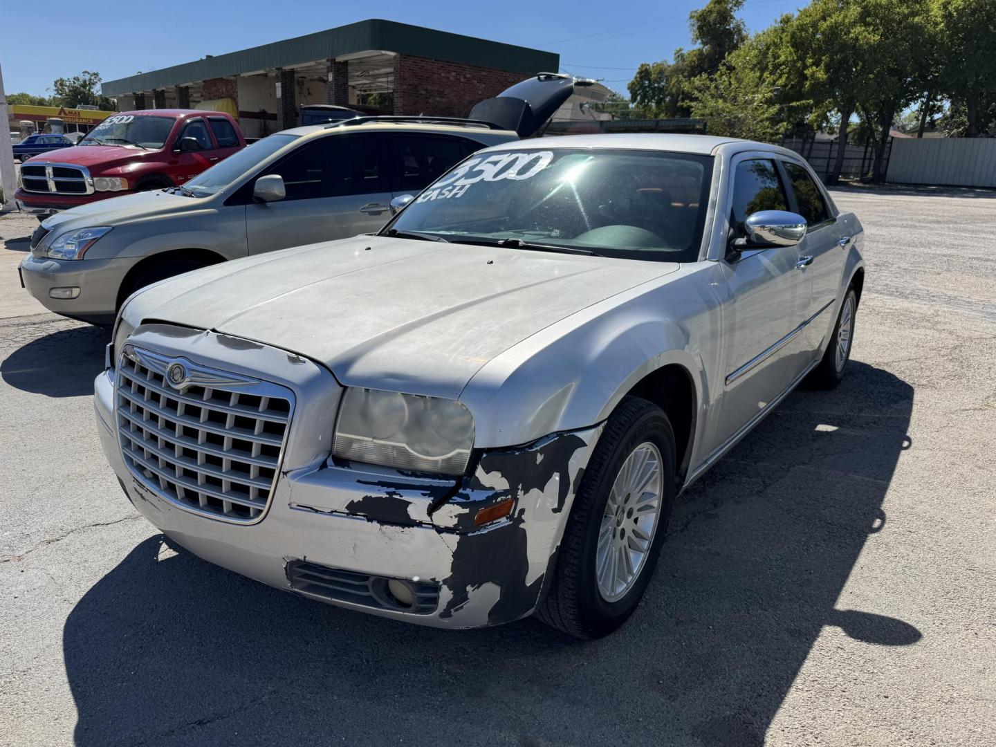 2010 Silver Chrysler 300 Touring (2C3CA5CV9AH) with an 3.5L V6 SOHC 24V engine, Automatic transmission, located at 3624 Hemphill St., Fort Worth, TX, 76110, (817) 926-8921, 32.696205, -97.331985 - Photo#3