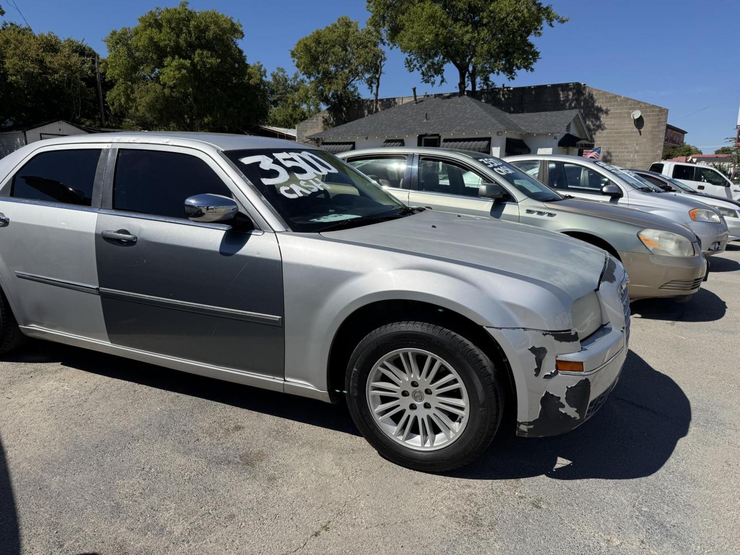 2010 Silver Chrysler 300 Touring (2C3CA5CV9AH) with an 3.5L V6 SOHC 24V engine, Automatic transmission, located at 3624 Hemphill St., Fort Worth, TX, 76110, (817) 926-8921, 32.696205, -97.331985 - Photo#5