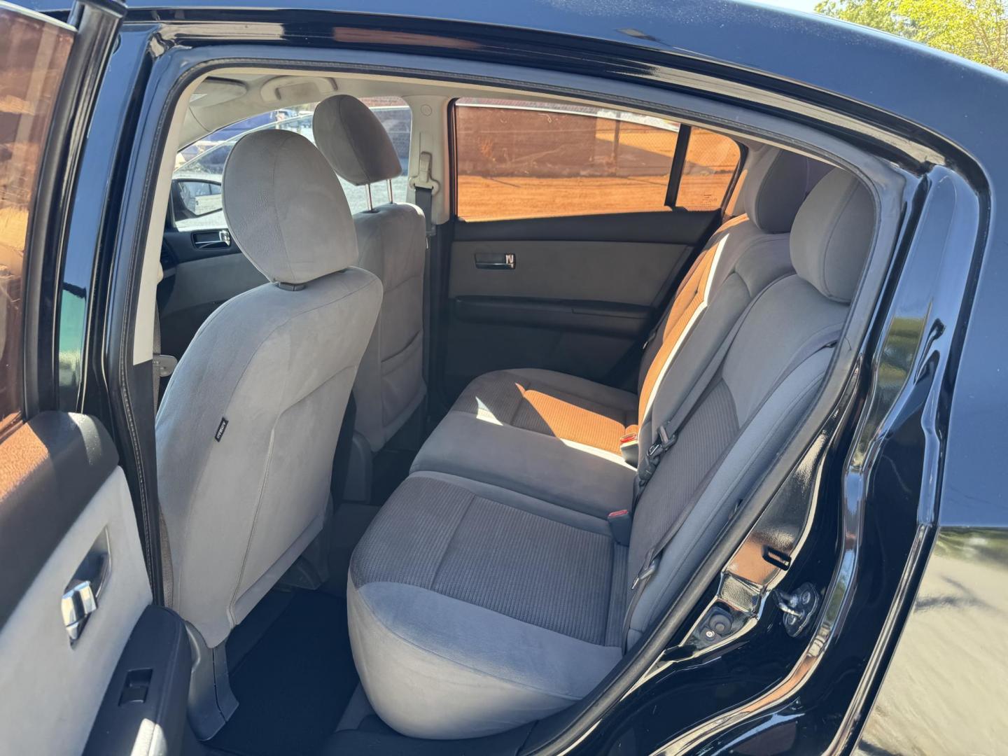 2012 Black Nissan Sentra 2.0 (3N1AB6AP7CL) with an 2.0L L4 DOHC 16V engine, Automatic transmission, located at 3624 Hemphill St., Fort Worth, TX, 76110, (817) 926-8921, 32.696205, -97.331985 - Photo#8